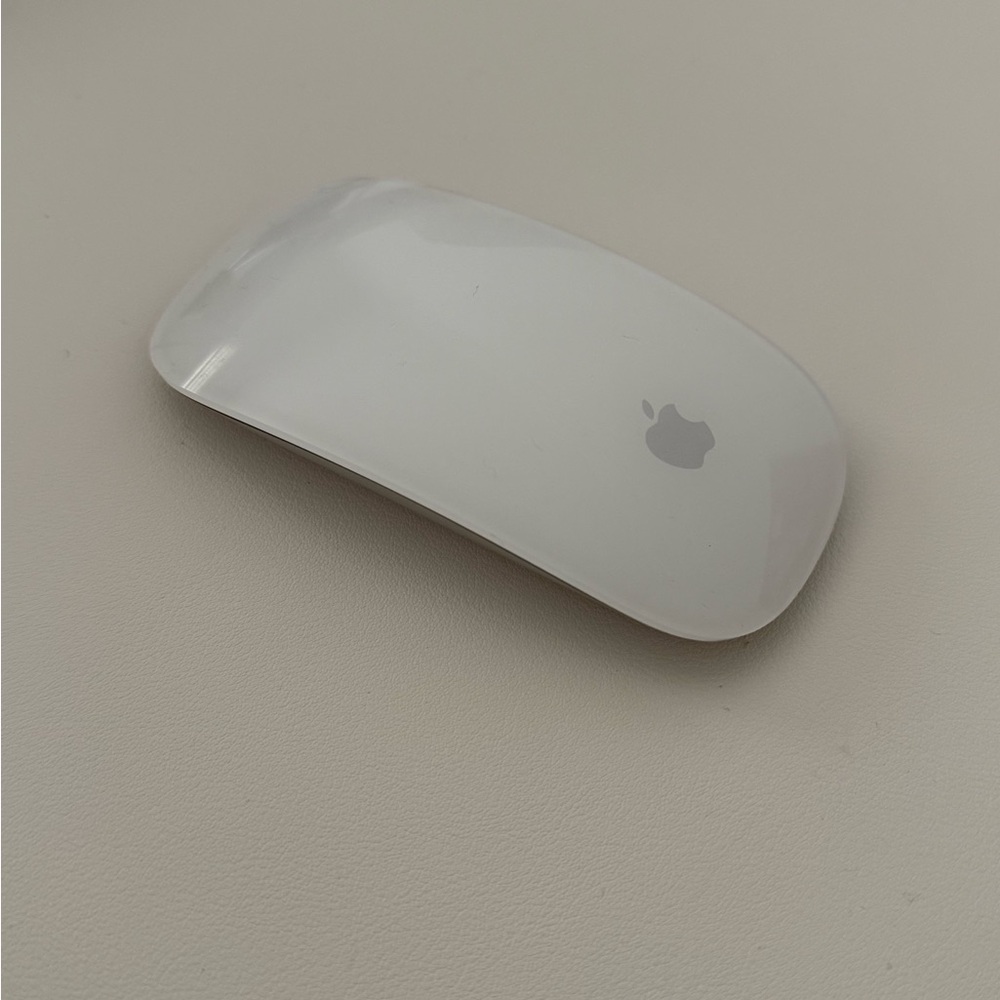 Apple Magic Mouse in Glossy White